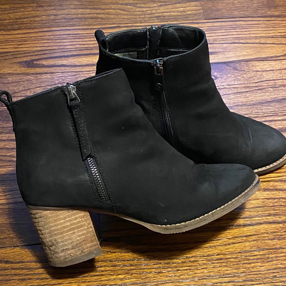 Blondo Waterproof Booties! - image 1